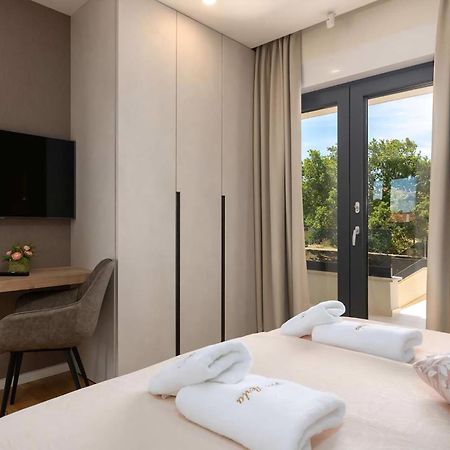 Luxurioese Villa Perla Mit Pool Und Jacuzzi Porec Exterior photo