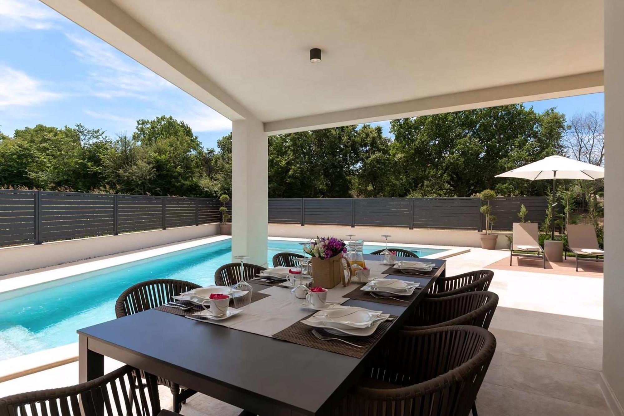 Luxurioese Villa Perla Mit Pool Und Jacuzzi Porec Exterior photo