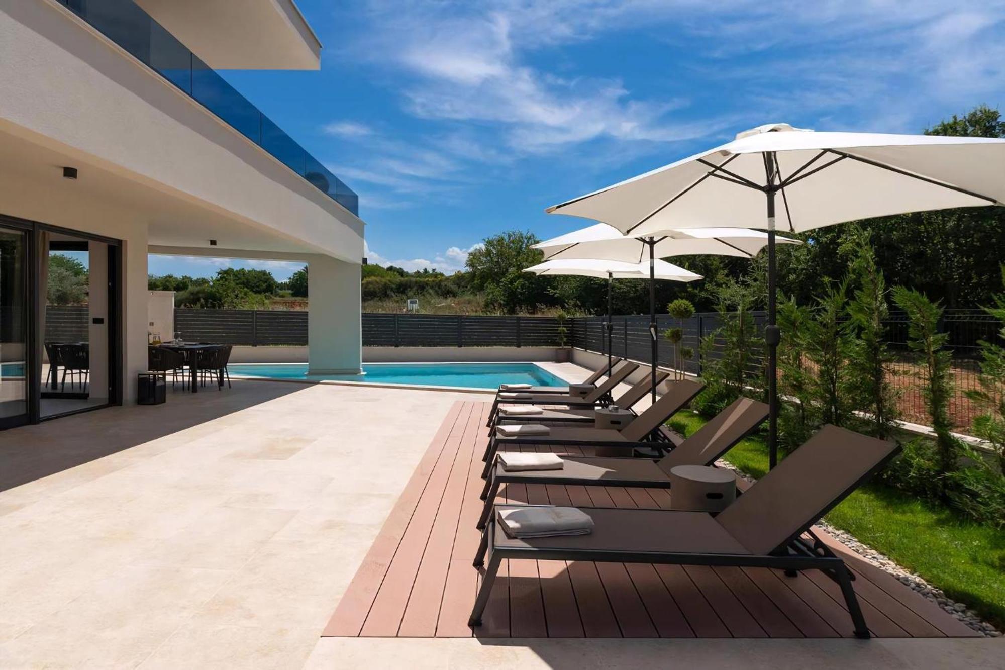 Luxurioese Villa Perla Mit Pool Und Jacuzzi Porec Exterior photo