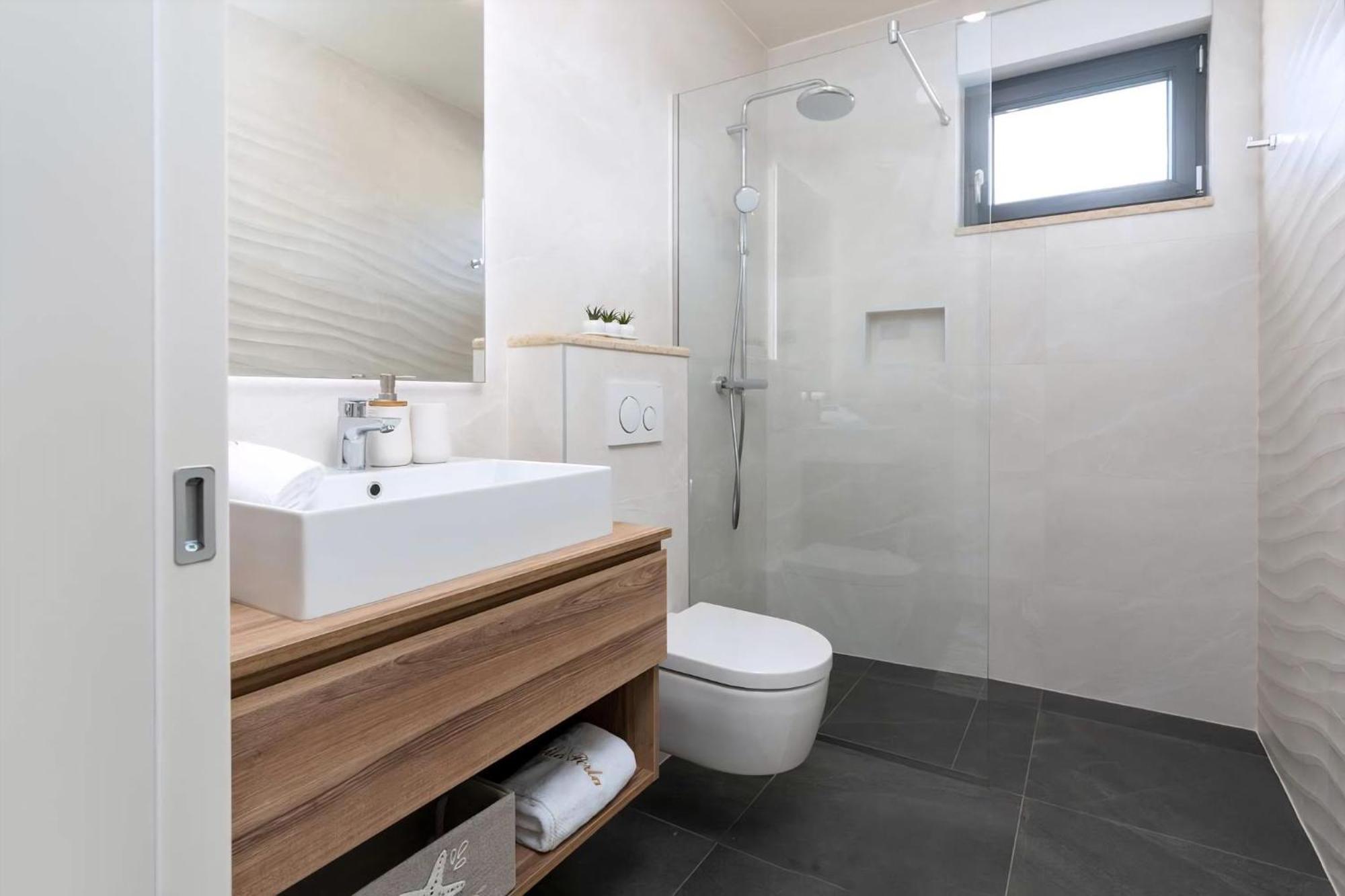 Luxurioese Villa Perla Mit Pool Und Jacuzzi Porec Exterior photo